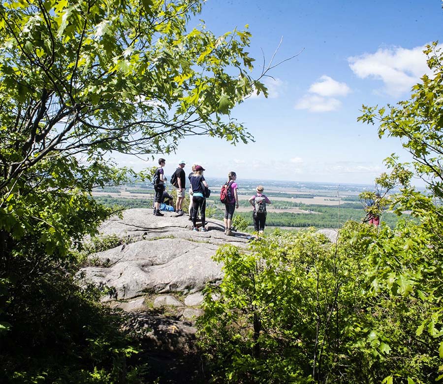 Equipe Rando Québec face a un paysage