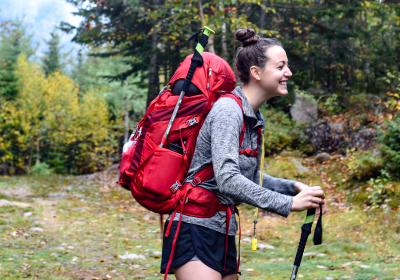 Randonneuse sur le Sentier national au Québec